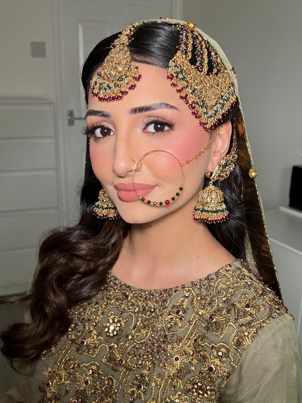 Bride with a soft side-swept set and a matha patti